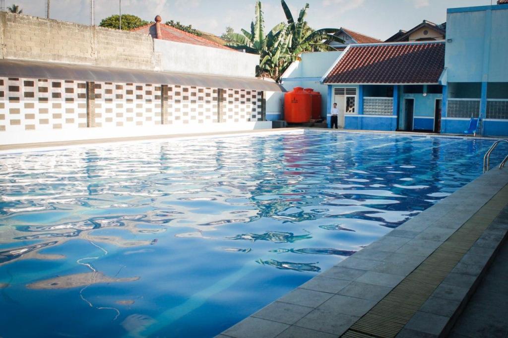 Gambar Kolam Renang